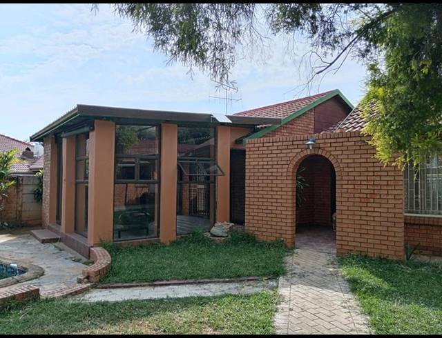 3 BEDROOM HOUSE FOR SALE IN PRETORIA GARDENS